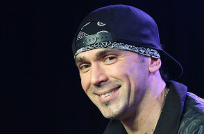 Ο Τζέισον Ντέιβιντ Φρανκ έγινε πασίγνωστος ως ο «πράσινος» από τους Power Rangers