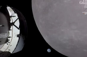 Το σκάφος Orion της αποστολής Artemis 1 δίπλα στη Σελήνη με τη Γη στο βάθος