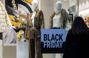 Πολίτης σε εμπορικό κατάστημα