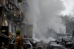 Ο Ζελένσκι καταγγέλλει «έγκλημα κατά της ανθρωπότητας» μετά τις νέες ρωσικές επιθέσεις