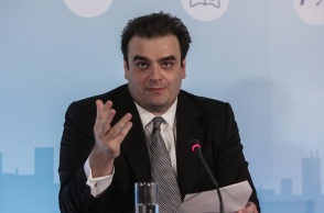 Κ. Πιερρακάκης για δημοσίευμα: «Τεχνοφοβία, συνωμοσιολογία, εμμονή»