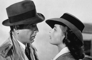 Ο Χάμφρεϊ Μπόγκαρτ και η Ίνγκριντ Μπέργκμαν στα γυρίσματα της ταινίας «Καζαμπλάνκα»