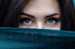 Η βία κατά γυναικών αυξήθηκε εν μέσω πανδημίας κορωνοϊού