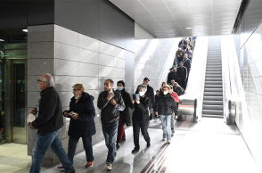 Πλήθος κόσμου τον σταθμό «Παπάφη» του μετρό Θεσσαλονίκης