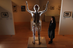 Μουσείο αποσύρει «ρατσιστική, σεξιστική και ακατάλληλη» συλλογή μετά από 15 χρόνια