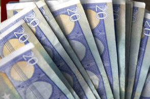 Δεν δικαιούνται δώρο Χριστουγέννων οι εργαζόμενοι στο Δημόσιο και οι συνταξιούχοι