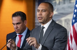 Ο Χακίμ Τζέφρις νέος επικεφαλής των Δημοκρατικών στη Βουλή των Αντιπροσώπων