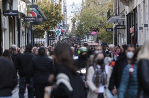 Συγκρατημένοι οι καταναλωτές τη φετινή εορταστική περίοδο
