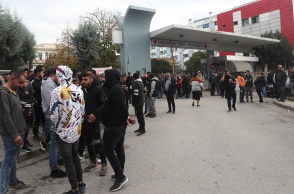 Σε κρίσιμη κατάσταση παραμένει ο 16χρονος Ρομά που πυροβολήθηκε από αστυνομικό