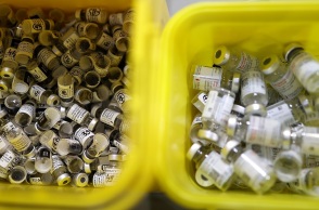 Κορωνοϊός: Πιέσεις υπουργών Υγείας στις φαρμακευτικές για αναπροσαρμογή στις ποσότητες εμβολίων