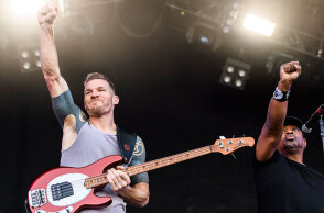 Ο μπασίστας των Rage Against the Machine Τιμ Κόμερφορντ έχει καρκίνο στον προστάτη