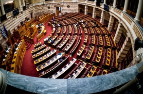 Ξεκινά η «μάχη» του προϋπολογισμού 2023 στη Βουλή - Δείτε live