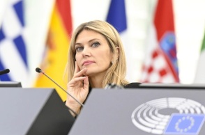 Πληροφορίες ότι η Εύα Καϊλή δεν παρέστη στο δικαστήριο και πήρε αναβολή