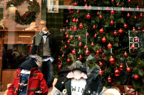 Ανοιχτά καταστήματα και σούπερ μάρκετ αυτήν την Κυριακή 18 Δεκεμβρίου 2022, σύμφωνα με το εορταστικό ωράριο Χριστουγέννων