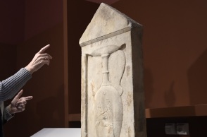 ΠΑΡΟΥΣΙΑΣΗ ΕΠΑΝΑΠΑΤΡΙΣΘΕΙΣΗΣ ΕΠΙΤΥΜΒΙΑΣ ΣΤΗΛΗΣ ΑΠΟ ΤΟ ΗΝΩΜΕΝΟ ΒΑΣΙΛΕΙΟ 