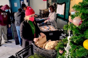  Χριστούγεννα: 2.400 «γεύματα αγάπης» για άστεγους και φιλοξενούμενους σε δομές 