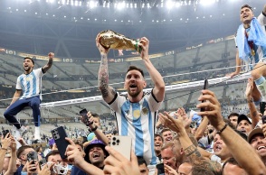 Μουντιάλ 2022: Αργεντινός σε παροξυσμό έκανε τατουάζ «Μέσι» στο μέτωπο