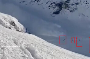 Χιονοστιβάδα στην Αυστρία παρασέρνει σκιέρ στο βουνό