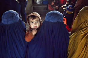 Οι γυναίκες στο Αφγανιστάν αντιμέτωπες με συνεχείς απαγορεύσεις από τους Ταλιμπάν