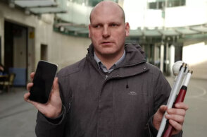 Ο τυφλός δημοσιογράφος του BBC που δέχτηκε την επίθεση από ληστή στο Λονδίνο