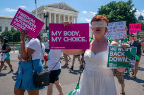 Διαδήλωση για το δικαίωμα στην άμβλωση έξω από το Ανώτατο Δικαστήριο των ΗΠΑ
