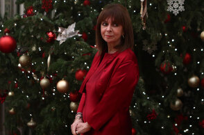 Η Κατερίνα Σακελλαροπούλου άκουσε τα κάλαντα της Πρωτοχρονιάς στο Προεδρικό Μέγαρο