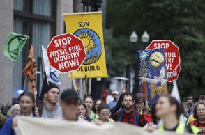 Βρετανία: Οι ακτιβιστές της Extinction Rebellion ανακοινώνουν ότι αλλάζουν τακτική και θα πάψουν να προκαλούν προβλήματα στο κοινό και τις επιχειρήσεις	