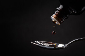 Σιρόπια για τον βήχα ανάμεσα στα φάρμακα σε έλλειψη στα φαρμακεία