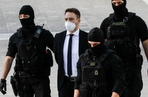 Ο πατέρας της Καρολάιν εμπλέκει τον Μπάμπη Αναγνωστόπουλο σε  συμμορία ναρκωτικών