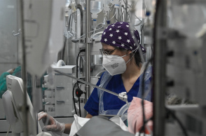 Νοσοκόμα σε ΜΕΘ