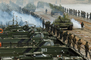 Ρωσικά και λευκορωσικά στρατεύματα εκπαιδεύονται μαζί κοντά στα σύνορα με την Ουκρανία