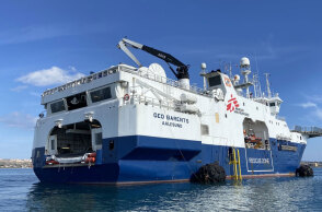 Το πλοίο Geo Barrents της ΜΚΟ «Γιατροί Χωρίς Σύνορα»