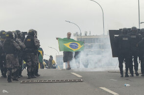 Οπαδοί του Μπολσονάρου εισέβαλαν στο Κογκρέσο