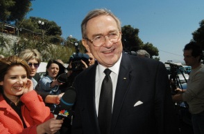 Σύμφωνα με πληροφορίες, την εξόδιο ακολουθία θα τελέσει ο Αρχιεπίσκοπος Αθηνών.