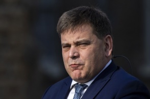 Βρετανία: Αποπέμφθηκε βουλευτής των Τόρις - Συνέκρινε τα εμβόλια κατά της Covid-19 με το Ολοκαύτωμα