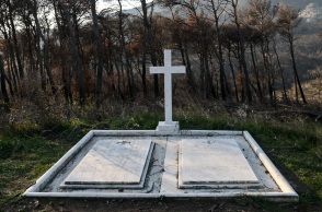 Προετοιμασίες στο Τατόι για την ταφή του τέως βασιλιά Κωνσταντίνου (βίντεο)