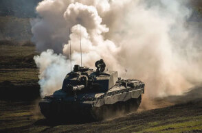 Πιο κοντά τα γερμανικά τεθωρακισμένα Leopard στην Ουκρανία, καθώς η Δύση επανεξετάζει την αρνητική στάση της απέναντι στα «θέλω» του Ζελένσκι