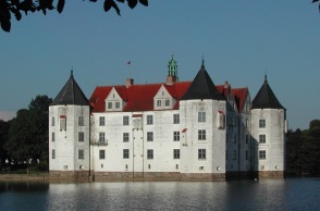 Πού βρίσκεται και πώς είναι σήμερα το ανάκτορο «Γκλύξμπουργκ»;