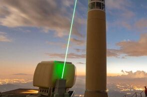 Το πρώτο αλεξικέραυνο λέιζερ που διώχνει μακριά τους κεραυνούς