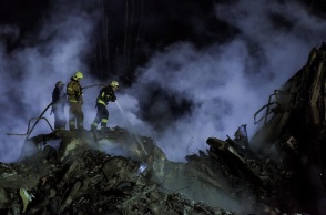 Ουκρανία: O Ζελένσκι μιλά για δεκάδες αμάχους που αγνοούνται στη Ντνίπρο