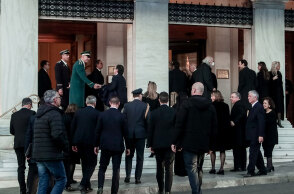 Στο ξενοδοχείο «Μεγάλη Βρεταννία» το επίσημο δείπνο από την οικογένεια του τέως βασιλιά Κωνσταντίνου μετά την κηδεία