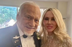 Παντρεύτηκε o αστροναύτης Μπαζ Όλντριν