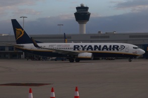 «Ελευθέριος Βενιζέλος»: Εκκενώθηκε το αεροπλάνο που έστειλε σήμα για βόμβα - Καθαρός ο πρώτος έλεγχος