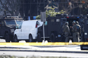 Αστυνομικές δυνάμεις έχουν αποκλείσει την περιοχή όπου σημειώθηκε η επίθεση στην Καλιφόρνια