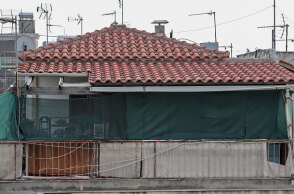 Το διαμέρισμα στην Κυψέλη όπου διέμενε ο 7χρονος με τη μητέρα του και τον σύντροφό της