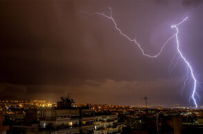 Κεραυνός - νυχτερινή καταιγίδα