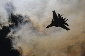 Ρωσικό μαχητικό βομβαρδίζει θέσεις στην Ουκρανία