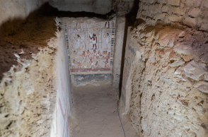 Οι αρχαιολόγοι ανακάλυψαν τέσσερις τάφους φαραώ και μια μούμια