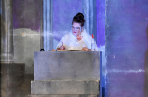 Η Σοφία Βογιατζάκη επί σκηνής