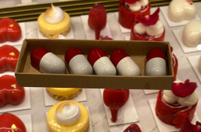 Σοκολατένια χαπάκια του έρωτα για τον Άγιο Βαλεντίνο σε ζαχαροπλαστείο στη Θεσσαλονίκη